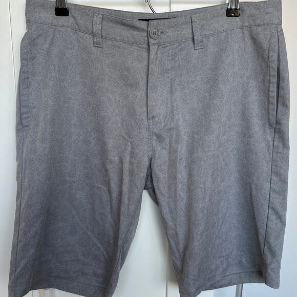 Travis Matthew Men's Size 34 Pineapple Print Gray Stretch Lightweight Golf Short - Picture 1 of 6